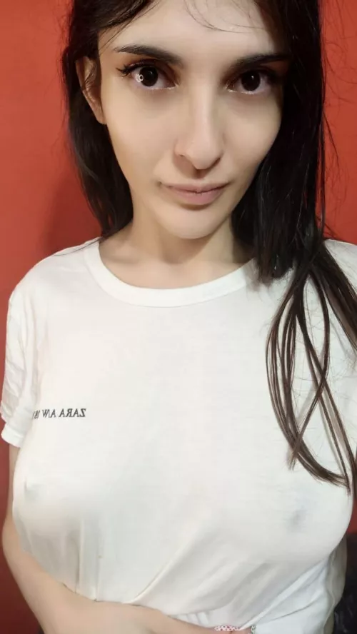 Busty girl here by paulinadiva