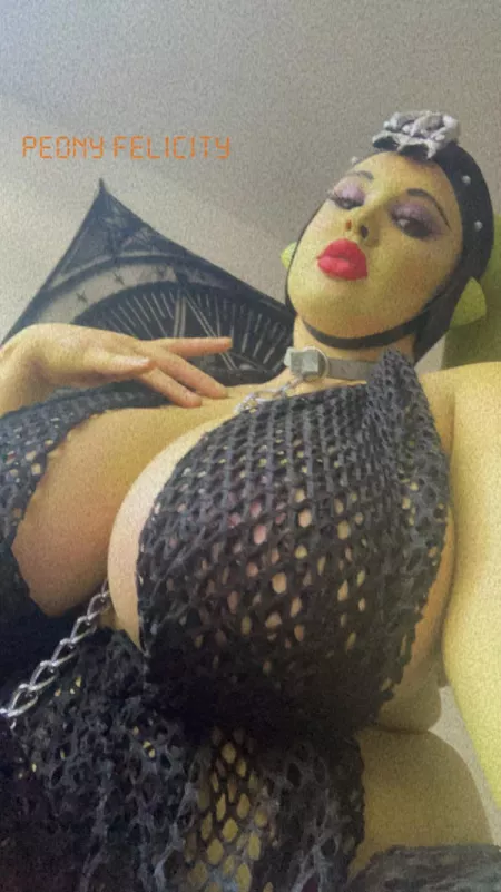 Busty oola (Peony Felicity) by peonyfelicity