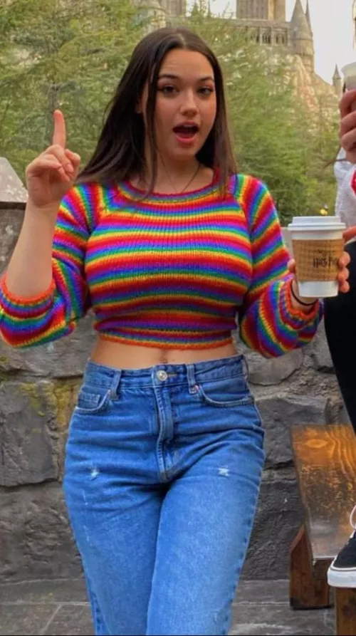 Busty Sofia by pappybuzz