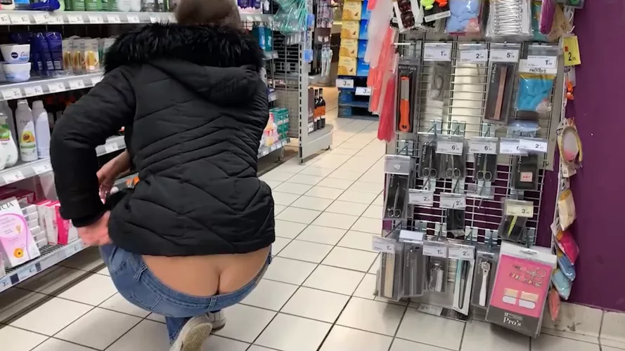 Buttcrack in public...Ups by SKILI_