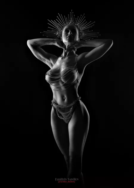 B&W Goddess by Just-F_in-Do-It