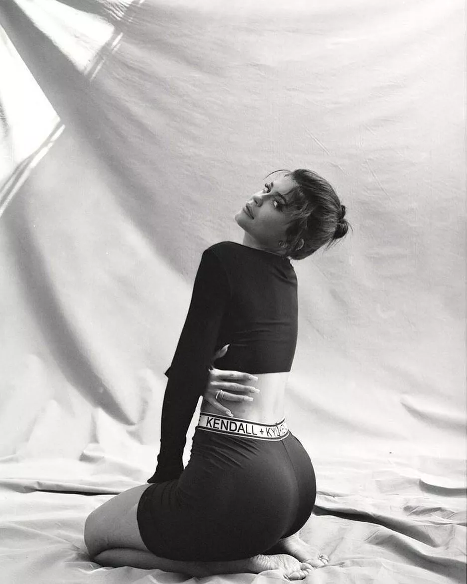 B/W Kylie posted by YoungAsbel