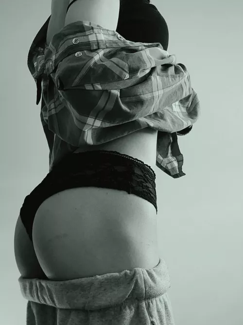 B&W Looks good on me by Tayter03