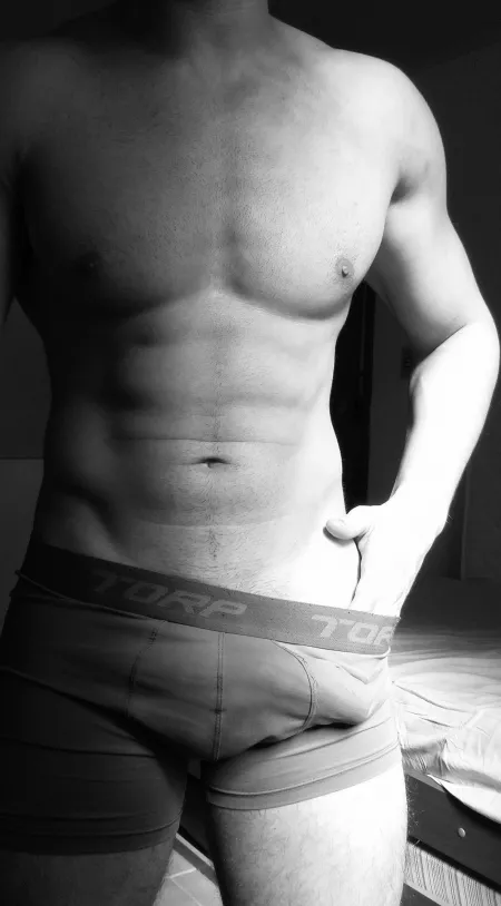 B&W makes things sexier, right? by accfeay