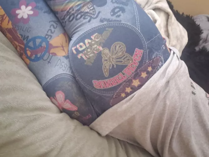 Cake and leggings by SkagKaileb