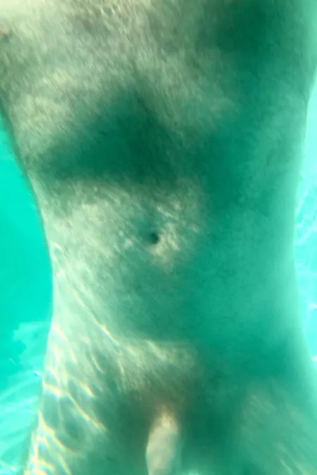 Cake day, the perfect excuse for a throwback to last summer’s holiday pool (M) by gogo1558