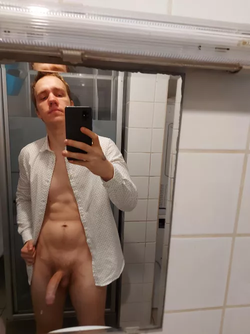 Came home from a party, pretty horny and drunk, lets fuck? Pm open ;) by belgarathhh