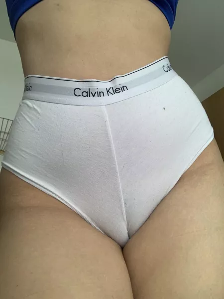 Camel toe & curves by hopelessromanticL