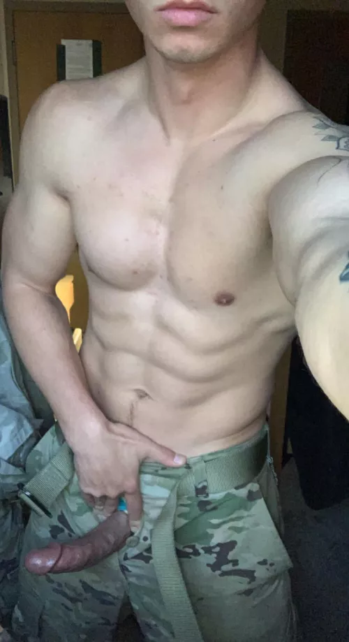 Camo can’t hide everything😏 by ArmDry9638