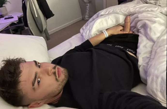 Can anybody lend a hand? Or mouth… by dickslurperr