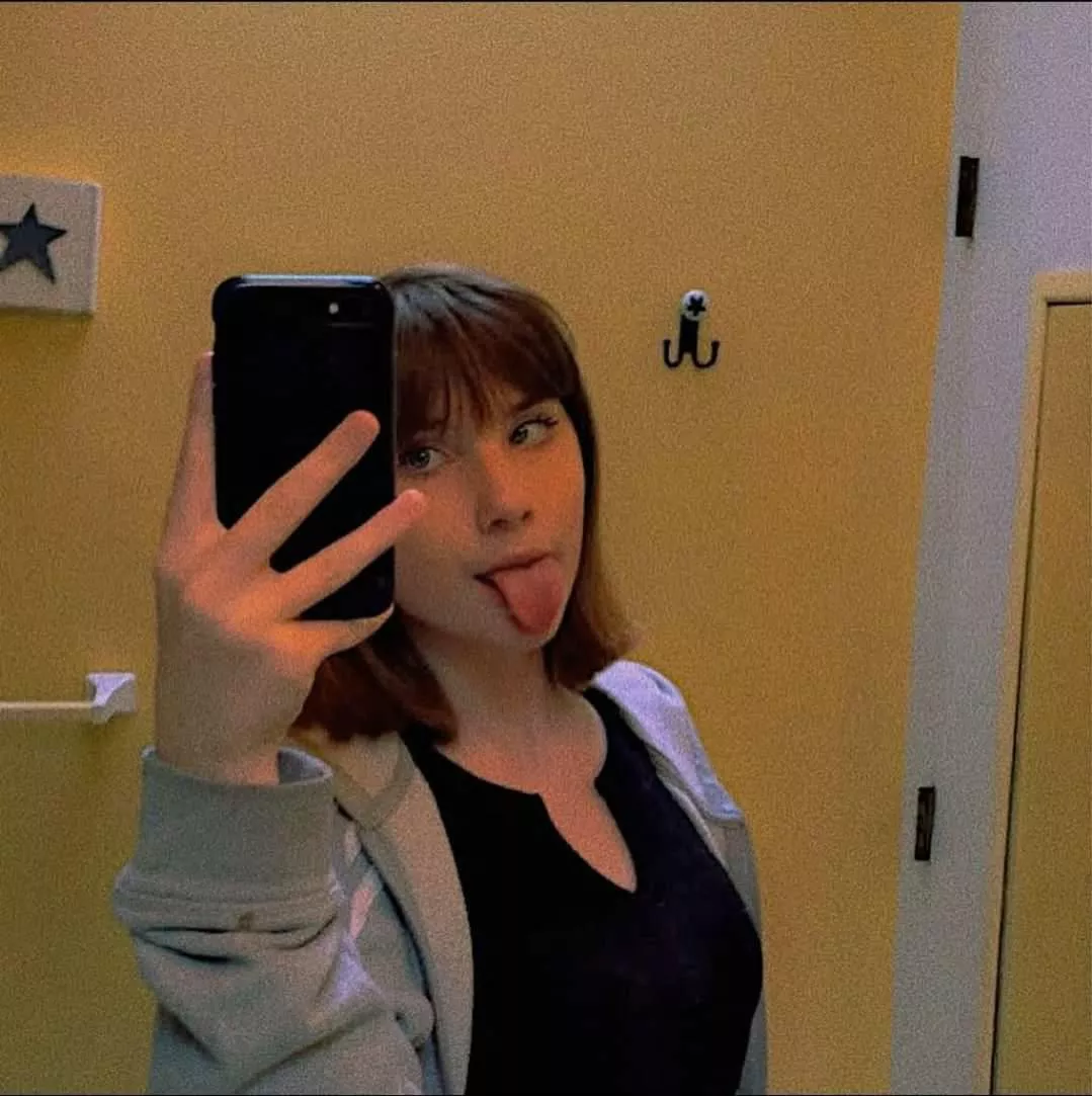 Can anyone cum tribute my girlfriend posted by LalisaManobanIsSexy