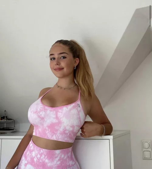 Can anyone Jerktrib her.Send it Kik killian2960 for more by Curryismyguy