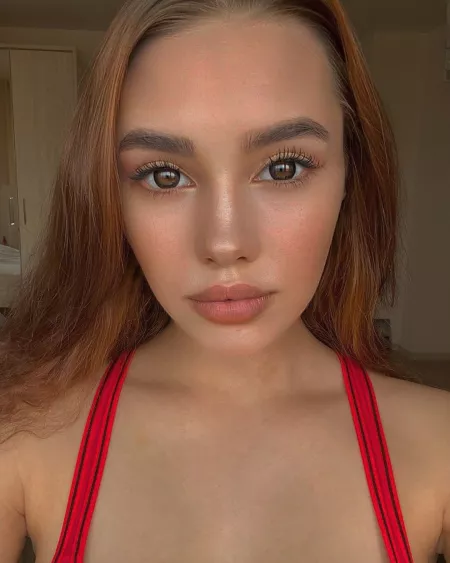 Can anyone tell me her name? by Florian71q