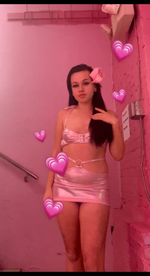 Can brunettes be bimbos too? 💗😇 by babyomegaa