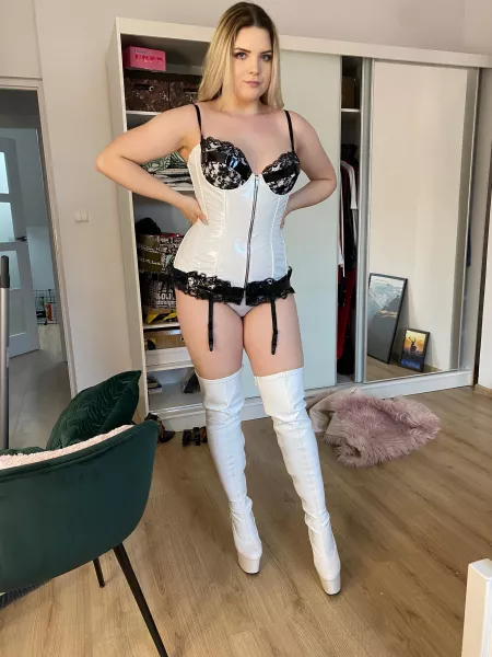 Can i be on top in bed !? by Navlia