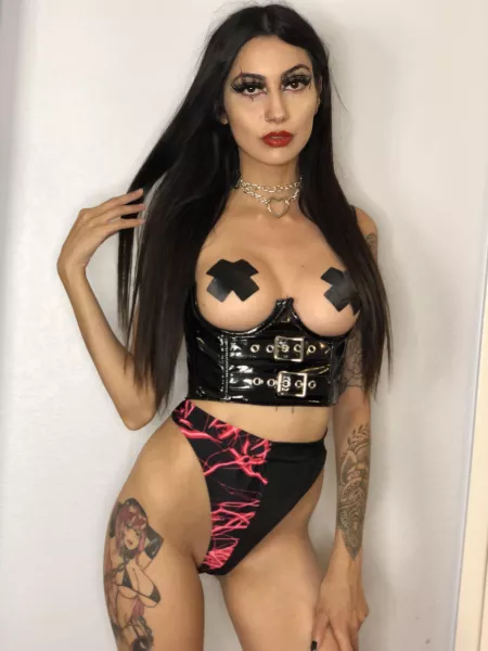 can i be ur goth gf🖤 by emmaarayray