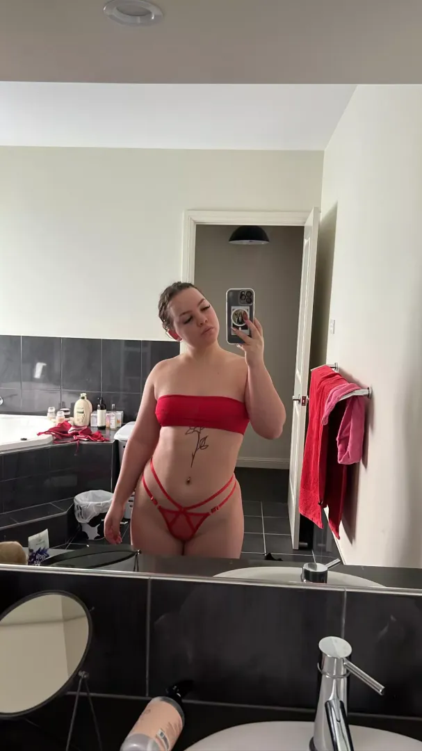 Can I be your Australian hottie? posted by veganskank