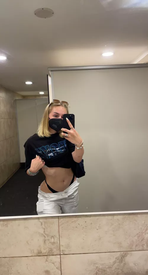 Can I be your little e-girlfriend? 🍬🐵 by emiliare_1