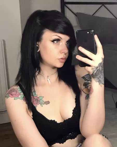 Can I be your little emo Snow White? 🥺💖 by benteke92