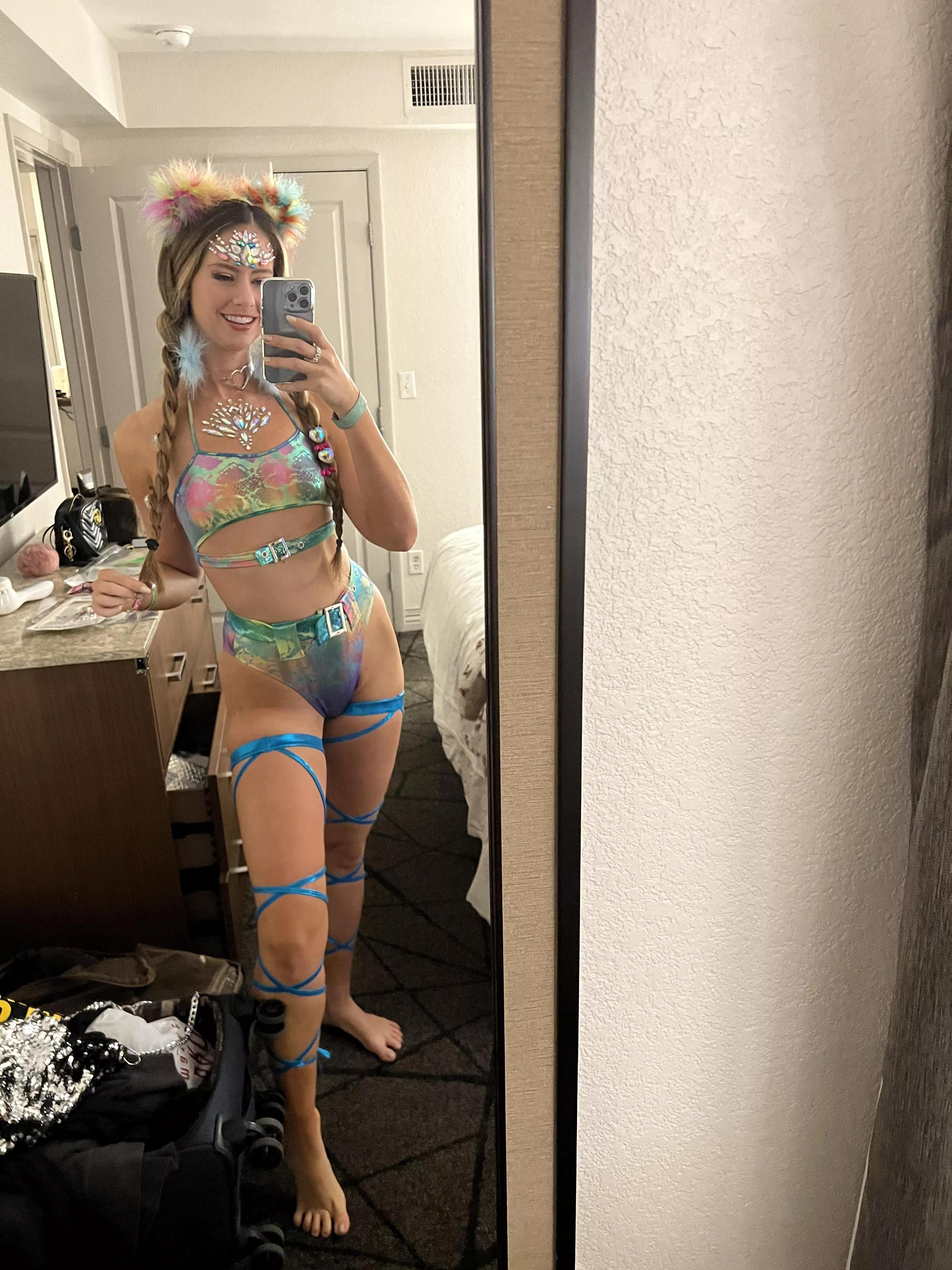 Can I be your rave bae? [F] posted by festivalfashionista