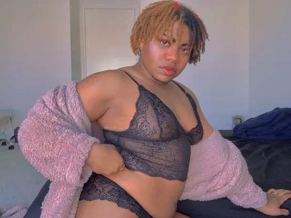 Can I be your stay at home trophy husband? 💕 (They/he) by Terriie