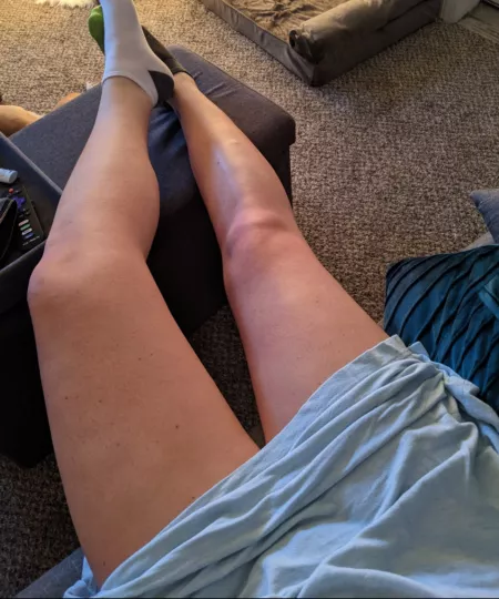 Can I borrow your shoulders..? by grneyetenn