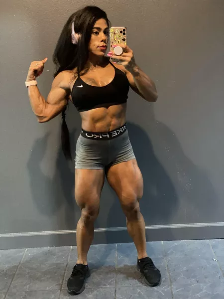 Can I crush you with my quads by Yanetfitness