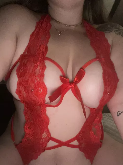 Can I find a bull to unwrap me?🎁 by Warm_Aide2141