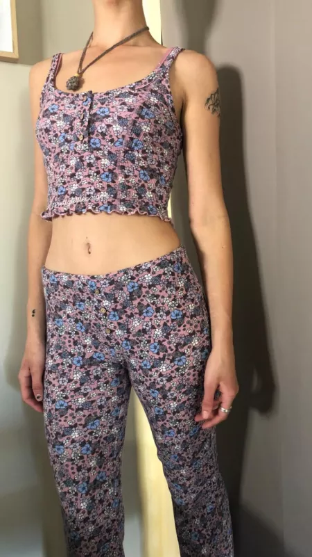 can I get some belly kisses by prettylittlepaige