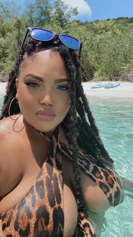 Can I get some love? ❤️ by wannabefat84