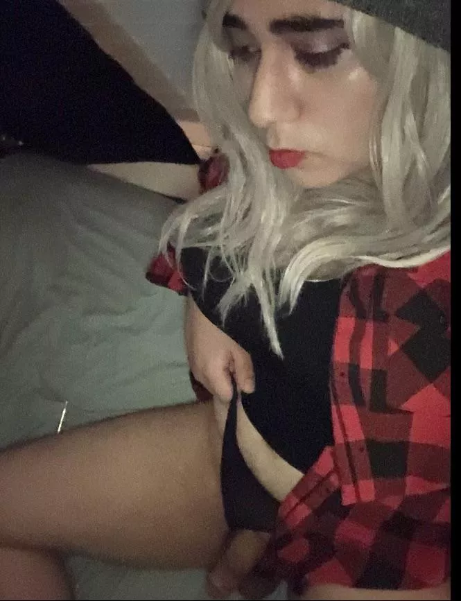 Can I help you with something daddy? 💋 posted by InternChoice5234