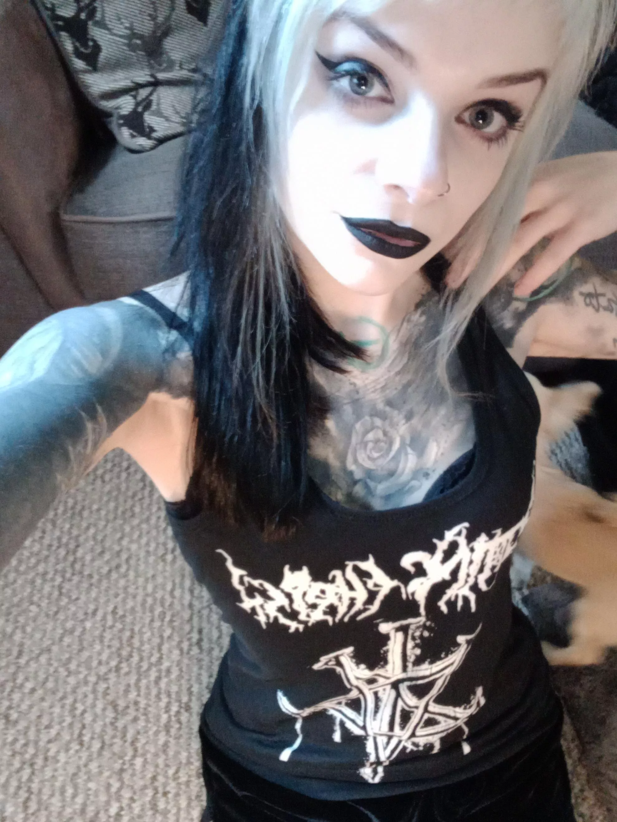 Can I help you with your erection sir? 🖤 posted by PixxiGrrl_