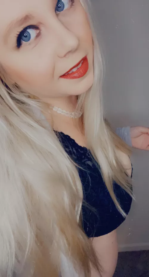 Can I intrigue you in some fun GFE? 👅 💋 by AllieLaneBailey