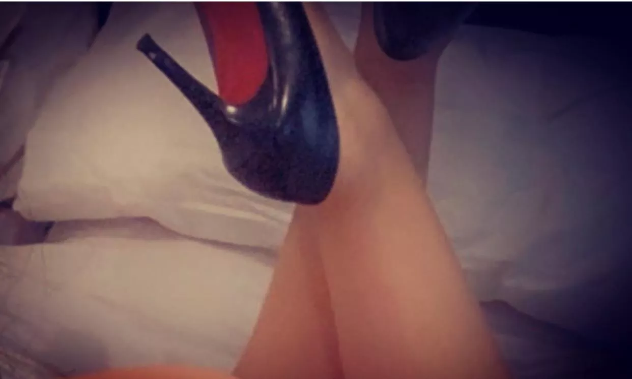 Can I leave my heels on ? [F] posted by sydney-vogue