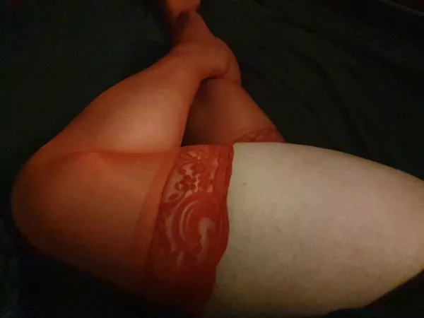 Can I pull off red? (t) by Sluttydppforu