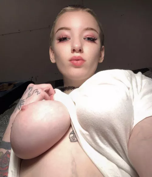 can i send you pics like this while you’re at work? by that1girlyoukno