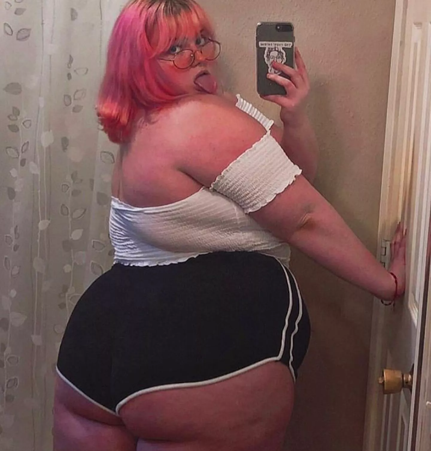 can i sit on ur face? 🥺 posted by eslutsRus