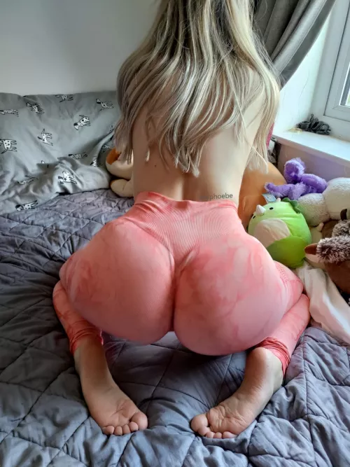 Can I squat on your face? 🍑 by shyphoebs