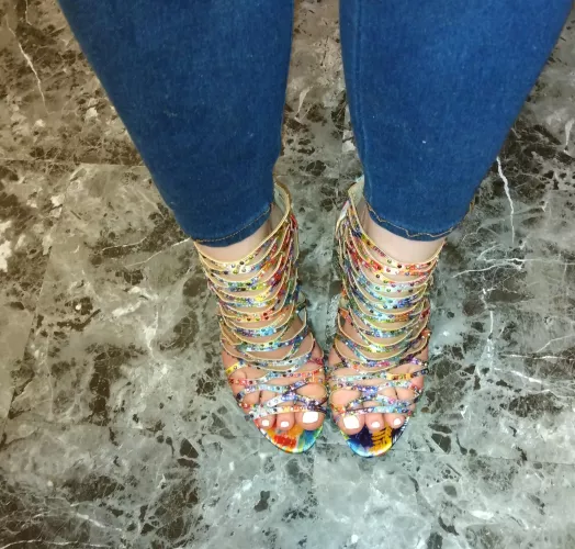 Can i step on you? by Sweet_Barefeet