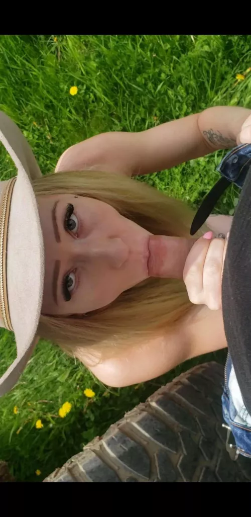 Can I suck your cock please by BarbieLynnxxx