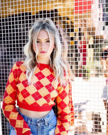 Can never get enough of Jordyn Jones, would love to obsess to her more by Pillow_rocky