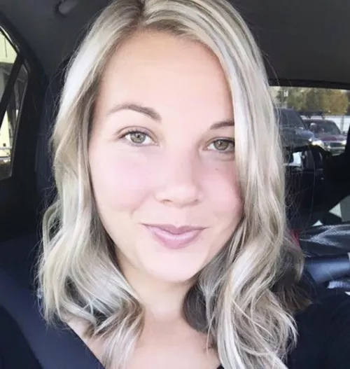 Can someone confident with a big d fuck my slutty mom she’s recently single add klk: AndrewWestbeck02 by Ill_Block_1130