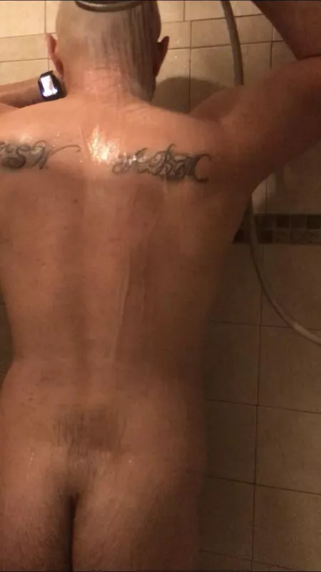 Can someone get my back? by [deleted]