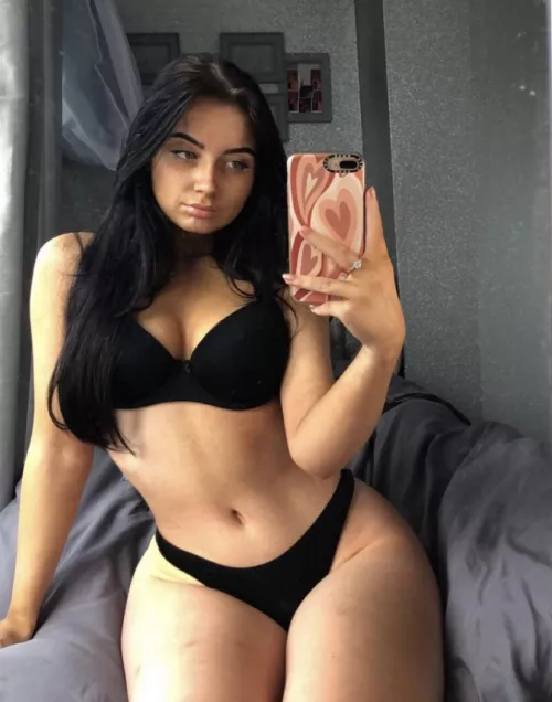 Can tell it’s thick by ukchavgirls