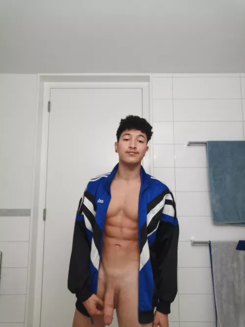 Can u tell I'm naked🤔 by Regulardude421