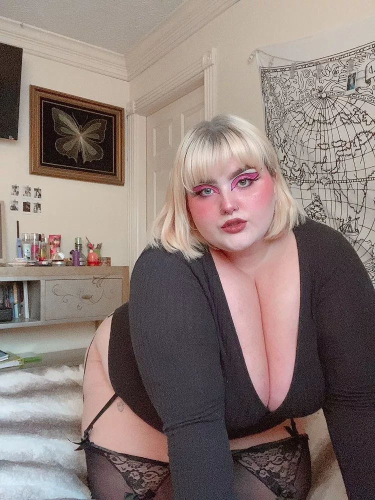 can we cuddle? 🥺 posted by eslutsRus