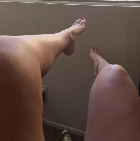 Can you believe I’ve never had my feet worshiped 😩💔 by H0NEYBUNZZ98