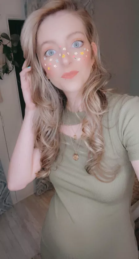 Can you even tell I’m not wearing a bra? 😜 by Katefoxx11