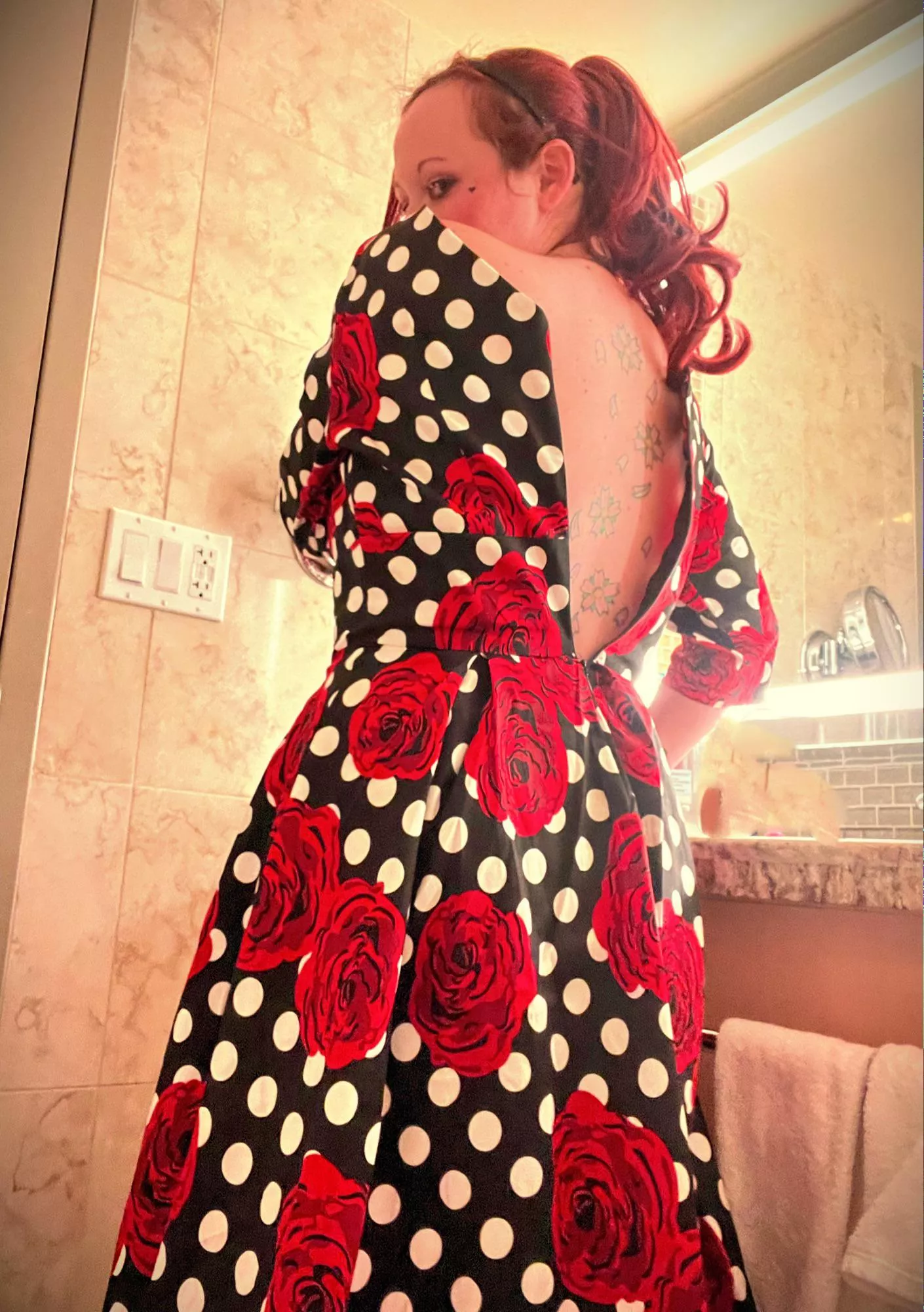 Can you give me a hand? I can’t reach the zipper. posted by Penny_LaneSD