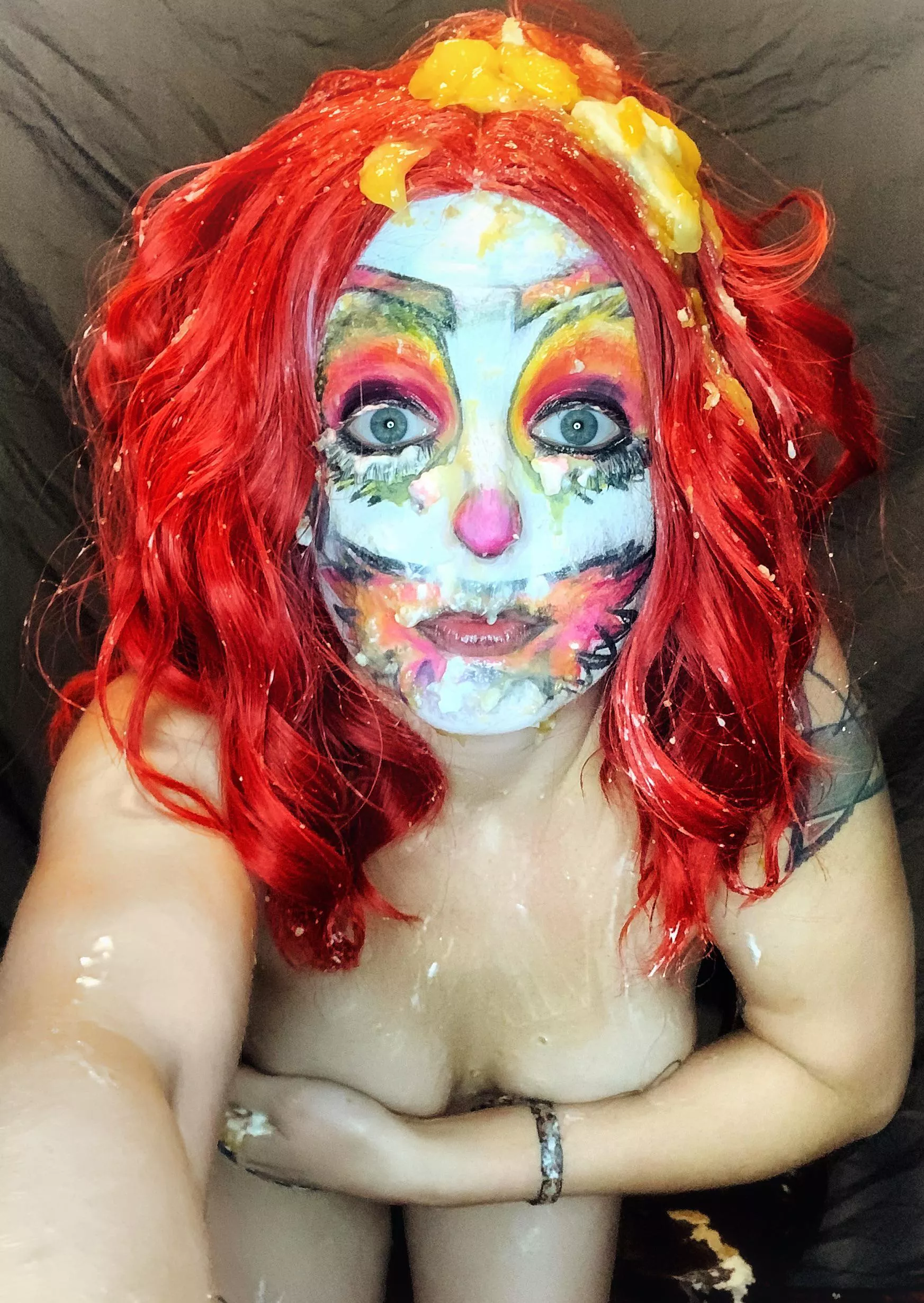 Can you guess this pie?!? Mmmm it was so tasty and squooshy 🤤👅🖤 posted by MissFrownyClown